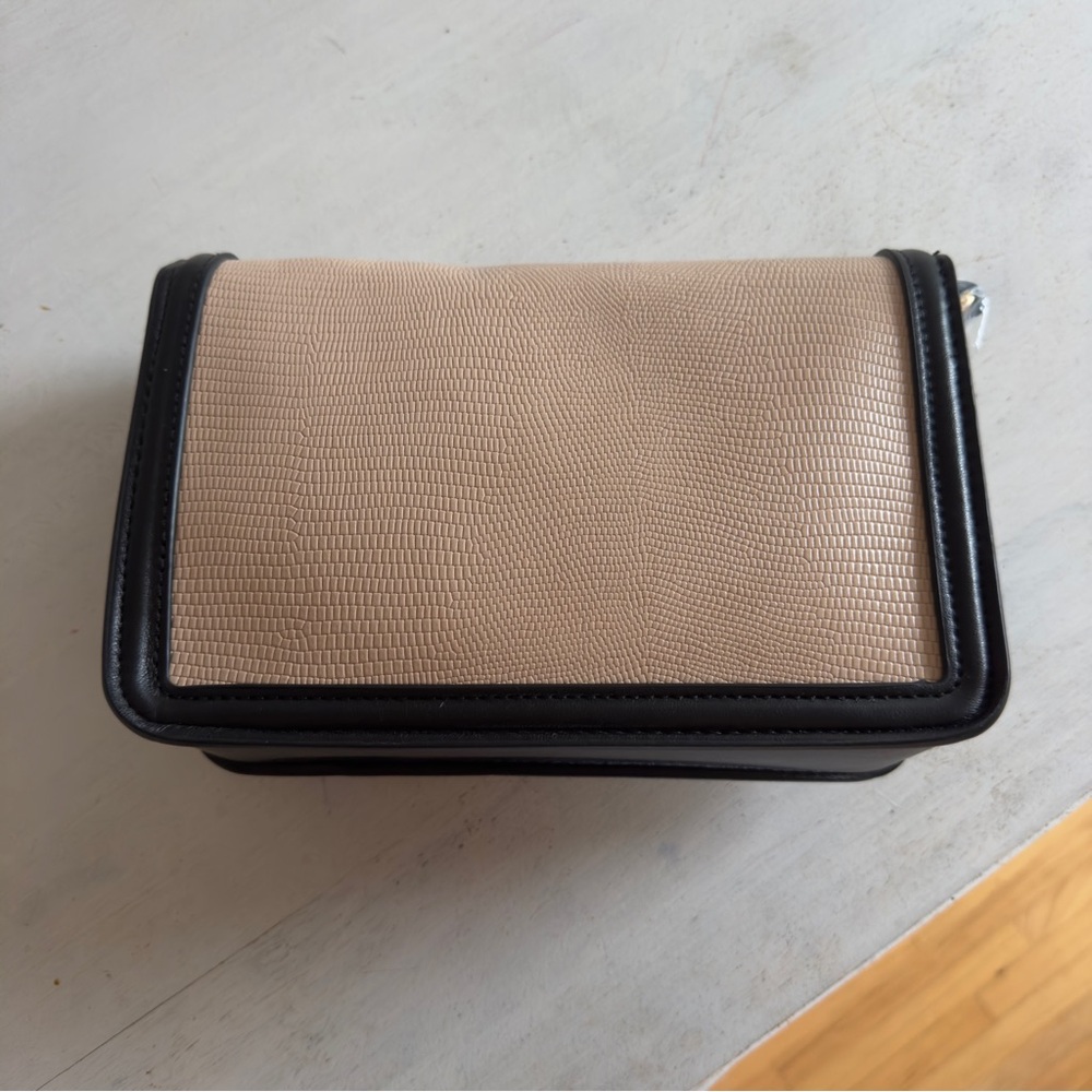 *BRAND NWT* *NEVER WORN* Jules Kae Mia Vegan Leather Crossbody Bag - Picture 3 of 11